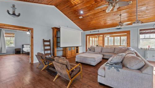 Spacious Foley Retreat Sleeps 12 Game Room Theater - Photo 2