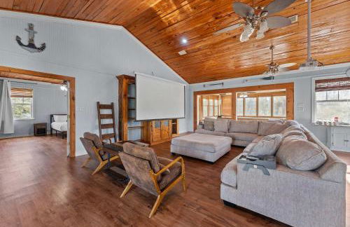 Spacious Foley Retreat Sleeps 12 Game Room Theater - Photo 2