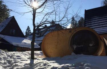 Chatka z sauną nad rzeką - Foto 17