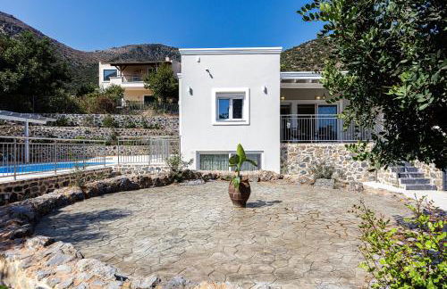 Family Villa Basilicata Gloria with Private Heated Pool, BBQ & Kid's Play Area - Foto 49