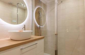 Magnifique 2P avec vue sur le port de Nice - Photo 8