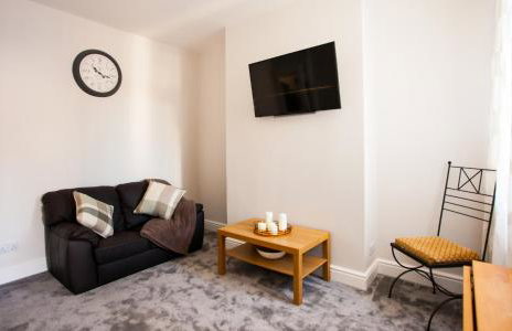 Contractor house, sleeps 7, close to restaurant's & bars, long stays available, Oveyo Accommodation - Foto 17