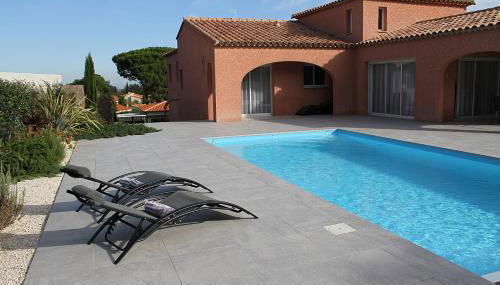 Modern 4 bedroom villa, air-conditioning, swimming pool, private gardens - Foto 2, sunbed