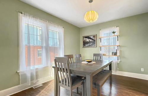 2BR Family Charmer Duplex near Drake - Foto 11