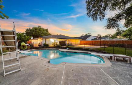 5BR Family Oasis with Pool and Game Room - Foto 17