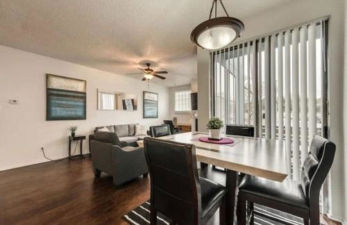 1BD Condo South Irving I28 - Foto 8