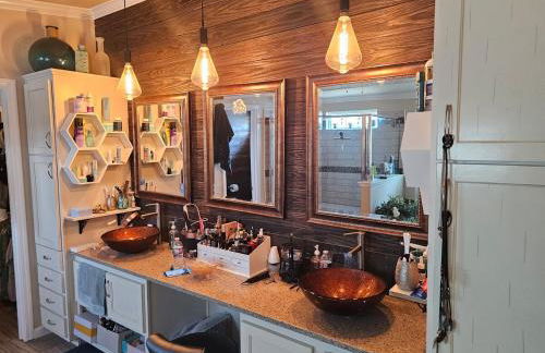 Huge 3k SQ FT Waterfront Home - Photo 22