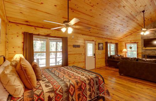 Romantic Mountain View Cabin Rental Near Downtown! - Foto 7