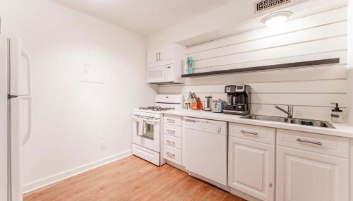 Chic 2BR Near Triangle With King Beds Fast Wifi - Foto 4