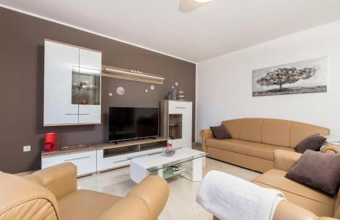 2 Bedroom Lovely Apartment In Viskovo - Photo 15