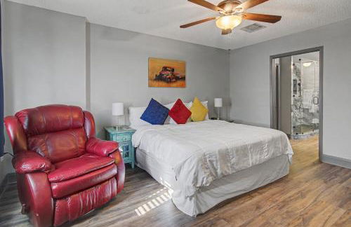 Shop and Dine Fort Worth Condo with Racetrack Views! - Photo 29
