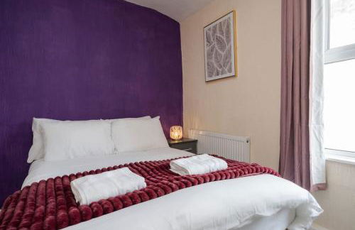 Stunning 5 bedroom home Wirral Birkenhead Sleeps 9- Free Parking-5G Internet - Foto 4