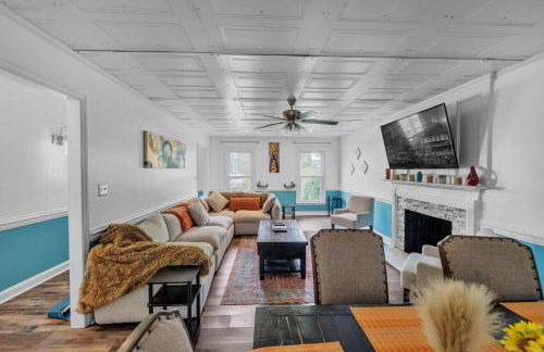 Firepit Games Grill Hot Tub Arcade & King Bed - Photo 62