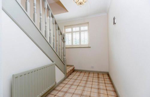 Hot Tub Free Parking 5 Bedroom Large Space - Photo 41