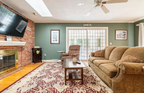 Berkshire Vacation Home in Lee - Pool is Open! - Foto 1