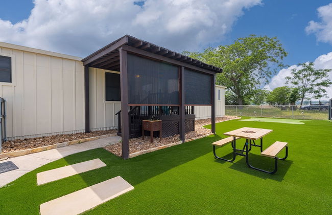 Comfort Charmmini Putting Greengame Roomgrill5 - Photo 22