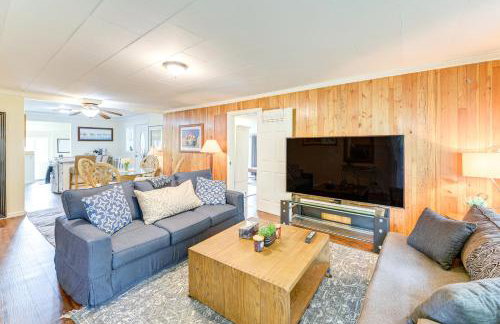 10 Mi to South Beach and Newport Home with Deck! - Photo 3