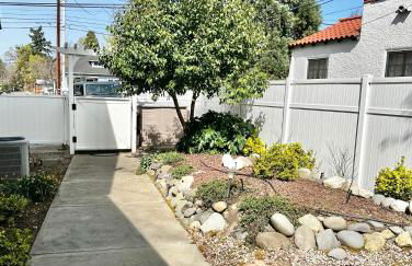 Near Downtown- Kitchen-washerdryer-parking - Foto 25
