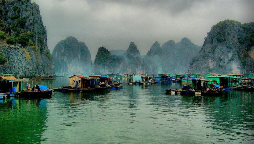 Small Group Day Trip Halong Bay : Surprising Cave, Titop Island & Kayaking - Photo 3