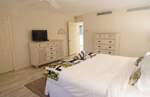 Maui Bliss: 1BR Corner Haven, Ocean & Golf Views - Photo 13