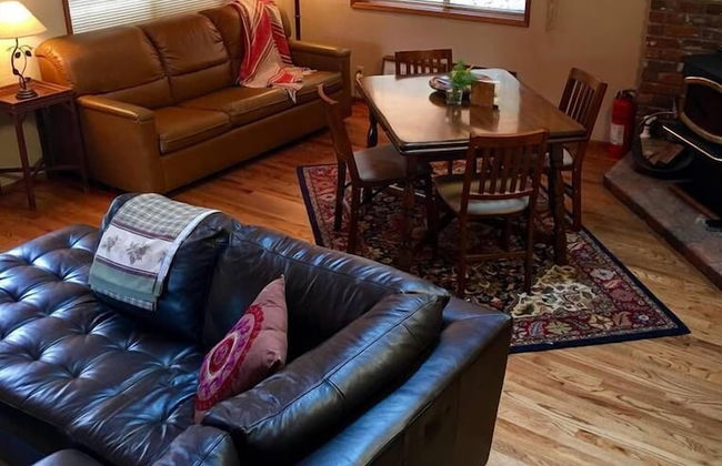 Whispering Pines Cabin Retreat - Foto 16