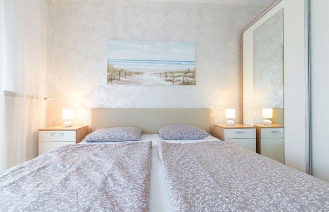 Spacious Holiday Home near Sea - Foto 8