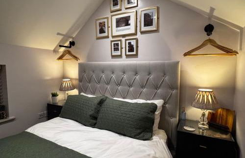 The Tower, 1 bed 1850's Tiny House - Foto 33