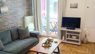 Joanna's heart of Athens one BR Charm Balcony view Walk to Tourist Spots - Foto 1