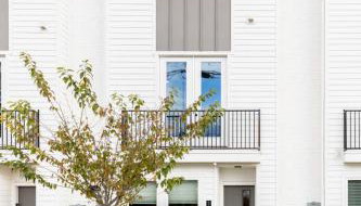 STAR Retreat Townhome with Garage 3 miles to Downtown - Foto 2
