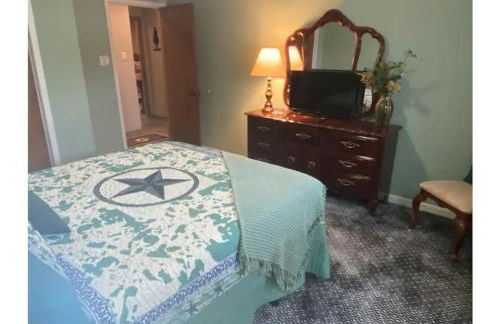 StockYards! Walk 3 Blocks-Ranch House sleeps 8 - Foto 9
