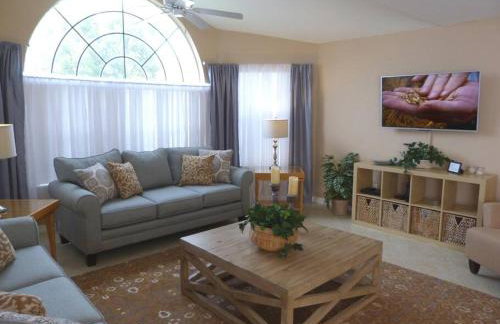 NEAR DIS & Sleeps 10! TWO King Master BR Suites, Bunks For The Kids, Private Patio, NO Steps, Pool, LOW Rates! - Foto 11