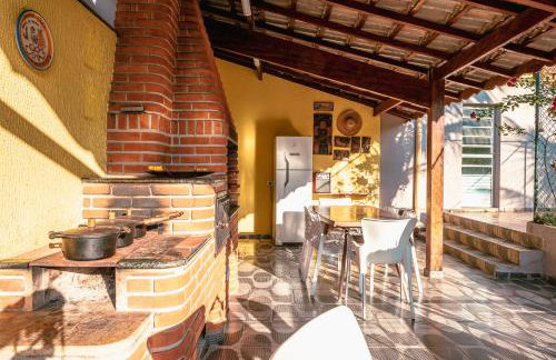 Refúgio e diversão para FAMÍLIAS a 60 min de SP - Piscina, Churrasqueira, wifi 300Mbps - PETFRIENDLY - Foto 4