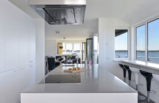 Waterfront Penthouse With Roof Terrace and Private Jetty - Foto 18