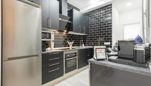 Madrid Río Apartment - Photo 4