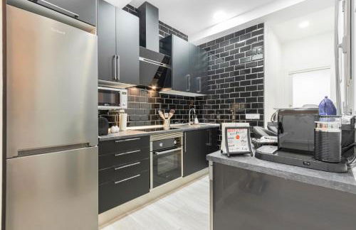 Madrid Río Apartment - Photo 4