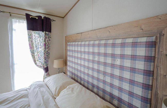 Stunning 2 Bed Chalet in Silversands Lossiemouth - Photo 2