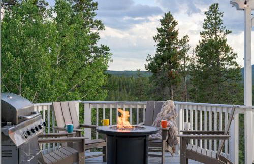 Luxe 4BR Mtn Retreat With Stunning Views Near Ski AndHikes - Foto 39
