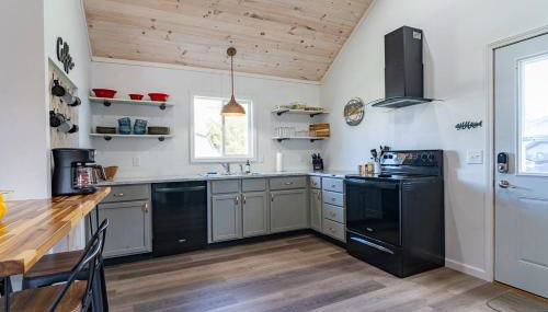 Renovated Retreat Home in Huron, close to beaches - Foto 5