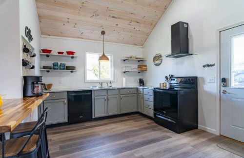 Renovated Retreat Home in Huron, close to beaches - Foto 5