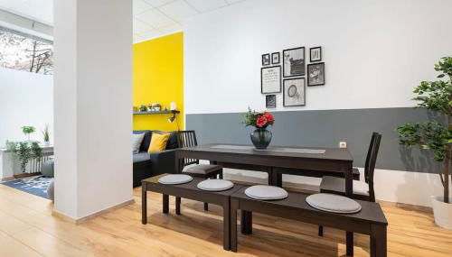 Big Central Apartment near Rotkreuzplatz with 3 BR for 12 PAX - Photo 3