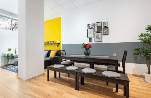 Big Central Apartment near Rotkreuzplatz with 3 BR for 12 PAX - Photo 3