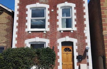 Heart of Cowes - 10 Guests, 200m to Town, Sea View - Photo 1