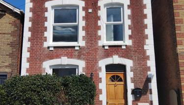 Heart of Cowes - 10 Guests, 200m to Town, Sea View - Foto 1