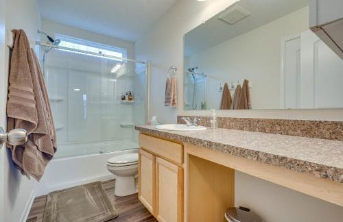 Private Backyard! Spacious Home 25 Mi to Columbus - Foto 23