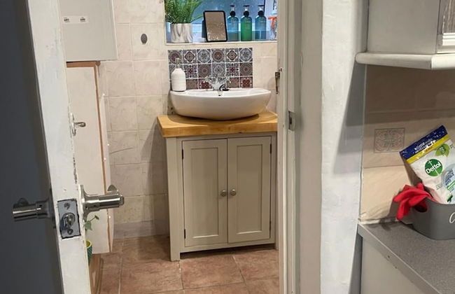 1 Bed Victorian Flat Sleeps 4 - Garden & Patio - Foto 17