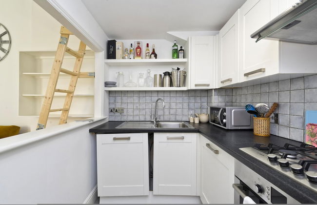 Bright one Bedroom Apartment With Balcony in Maida Vale by Underthedoormat - Foto 11