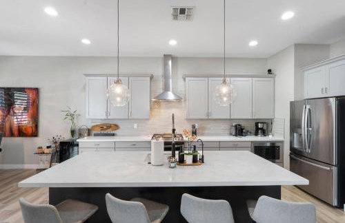 Elegant Phoenix Getaway w Pool and Spa Heating - Foto 30