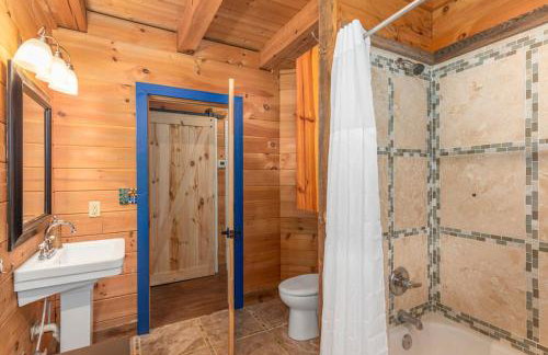 Secluded Cabin with Quality Furnishing and Hot Tub - Foto 27