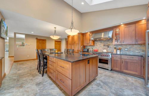 Private Lakefront Oasis - 5 Bedroom, Private Dock, & Firepit - Foto 11