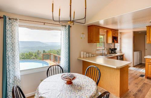 Serene Trenton Home with Pool and Mountain Views! - Foto 4